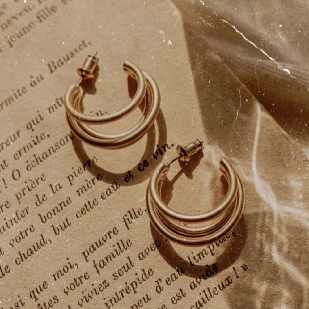 Hoops earrings